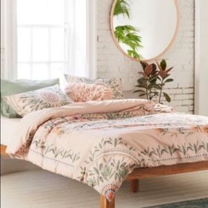 Urban Outfitters Iris Sketched Floral Bedding